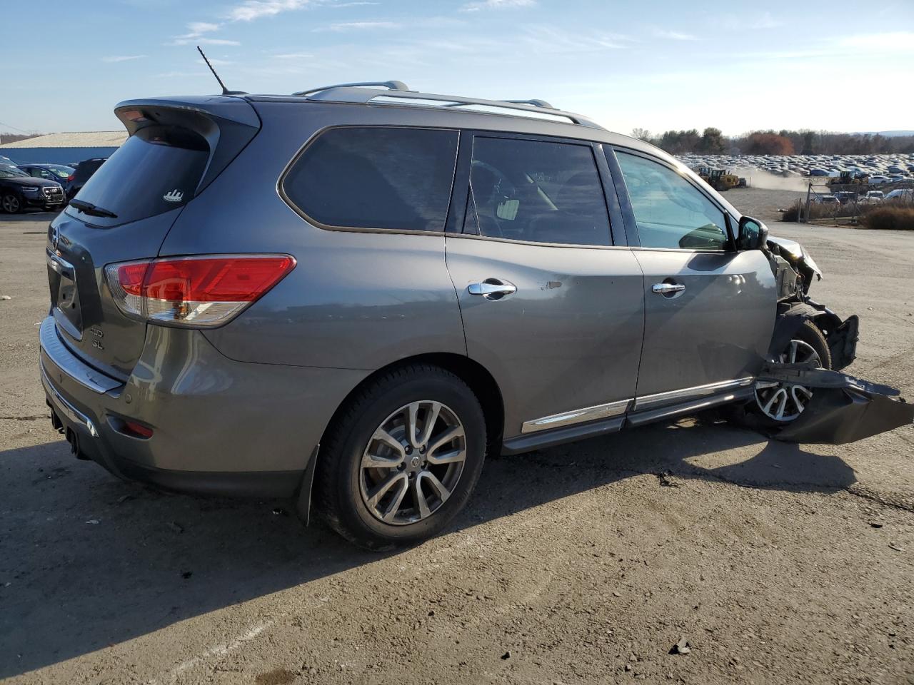 2016 Nissan Pathfinder - Image 3