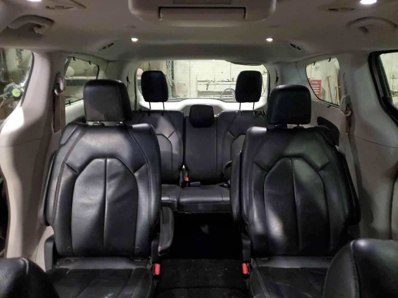2018 Chrysler Pacifica - Image 10