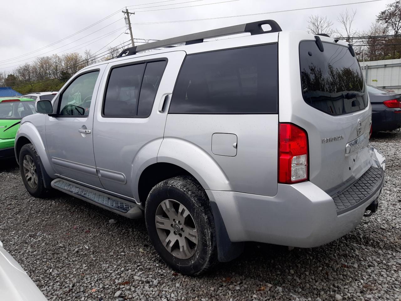 2010 Nissan Pathfinder - Image 2