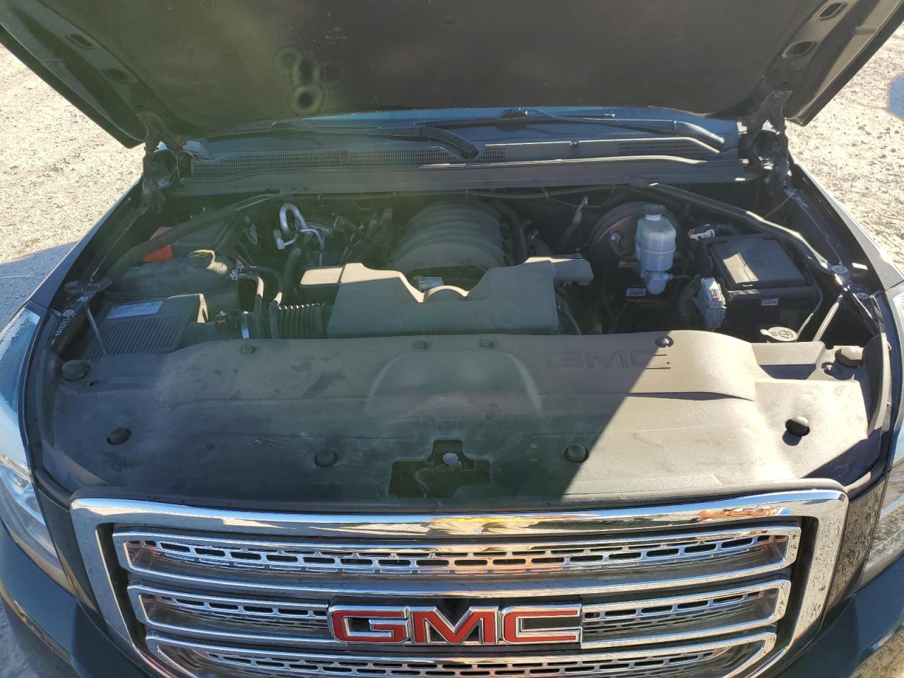 2019 GMC Yukon - Image 12