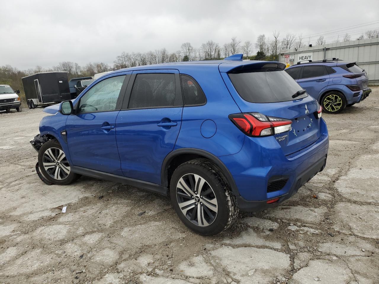 2021 Mitsubishi Outlander - Image 2