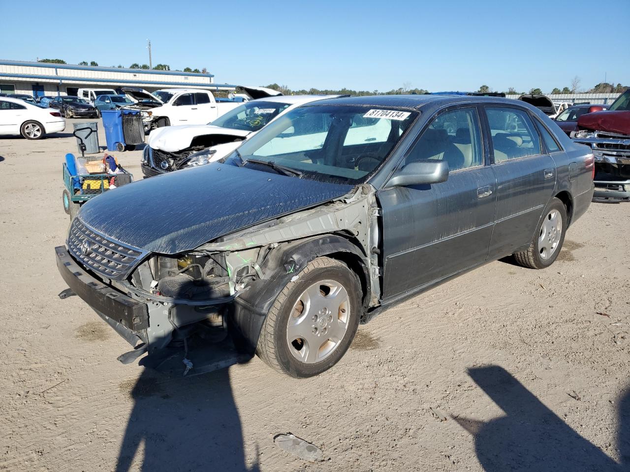 2004 Toyota Avalon - Image 1