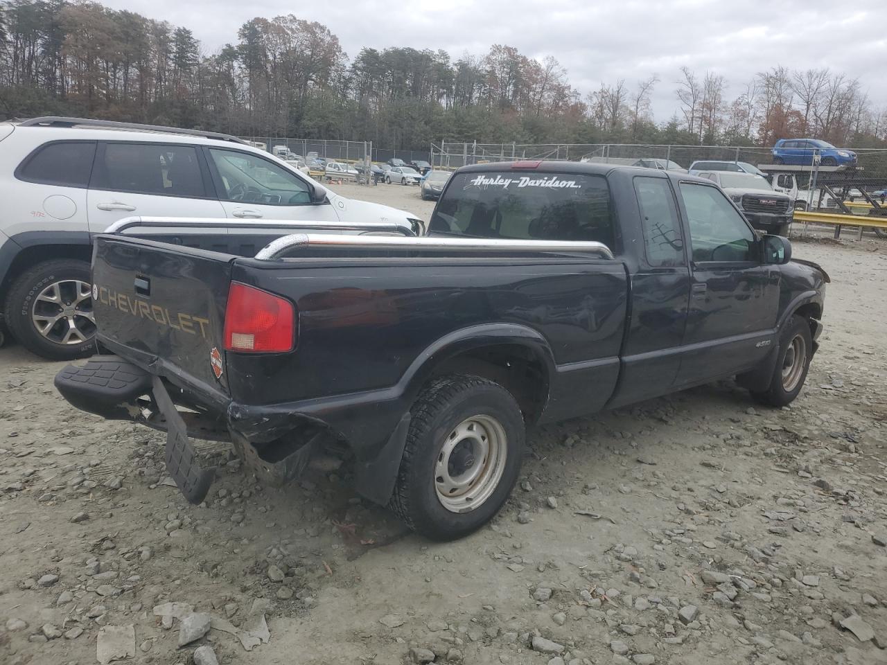 2001 Chevrolet S-10 Pickup - Image 3