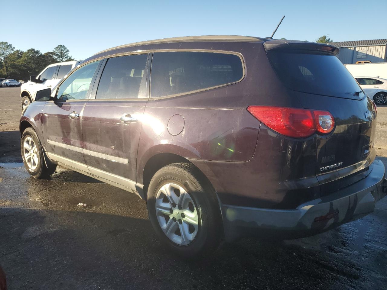 2010 Chevrolet Traverse - Image 2