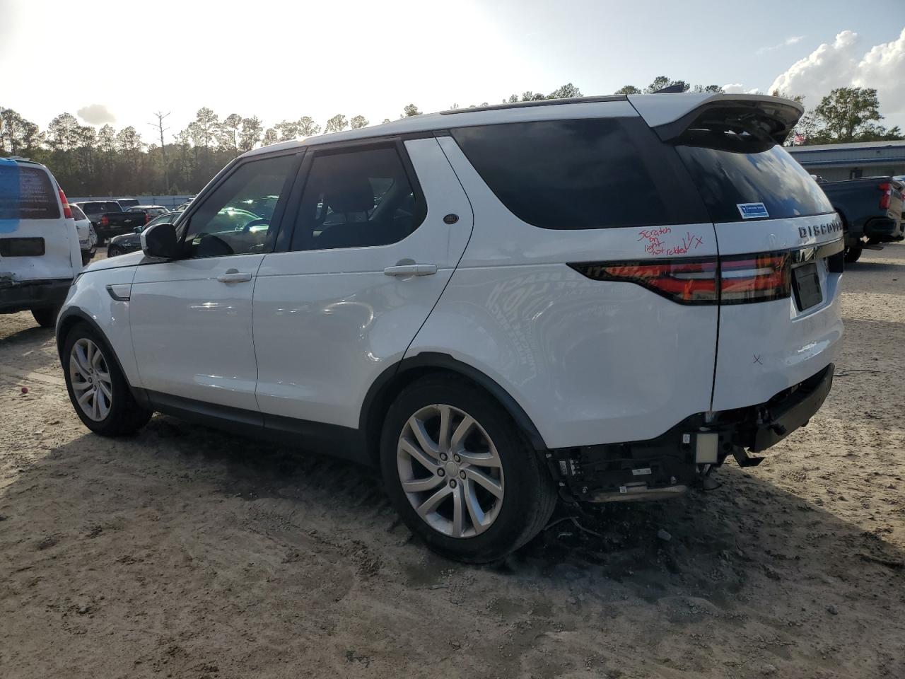 2018 Land Rover Discovery - Image 2