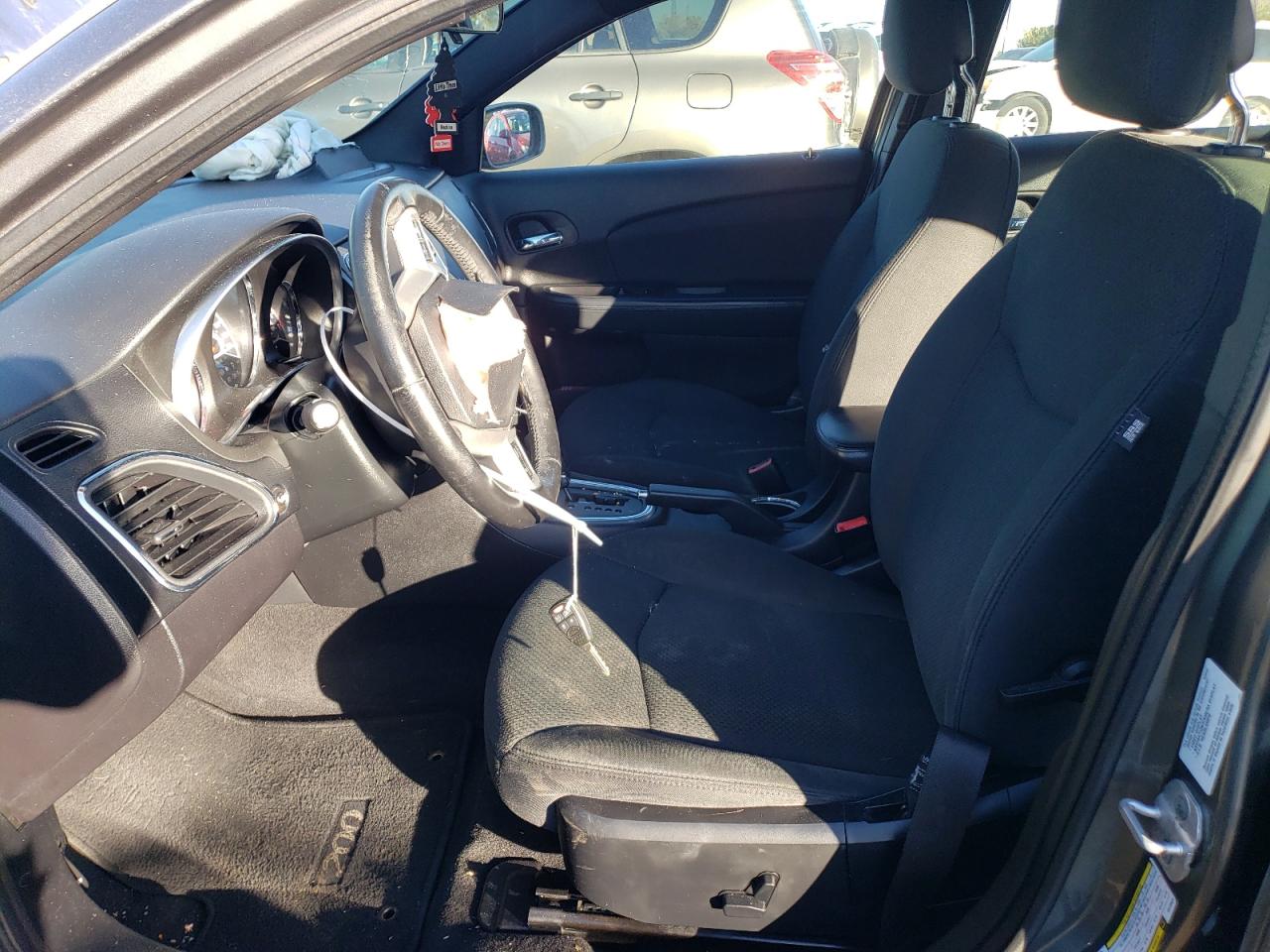 2012 Chrysler 200 - Image 7