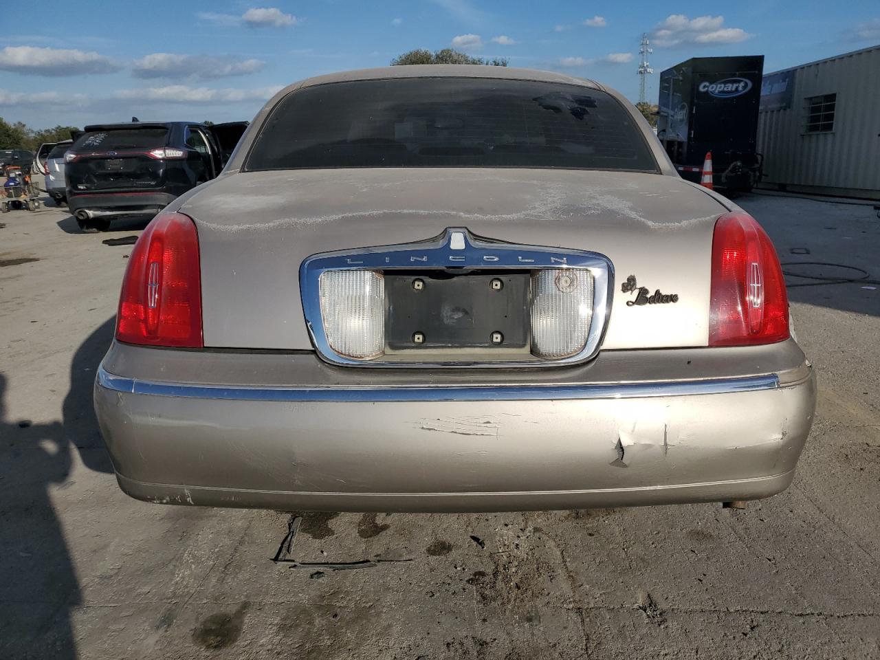 1999 Lincoln Town Car Executive VIN: 1LNHM81W2XY648228 Lot: 80750784