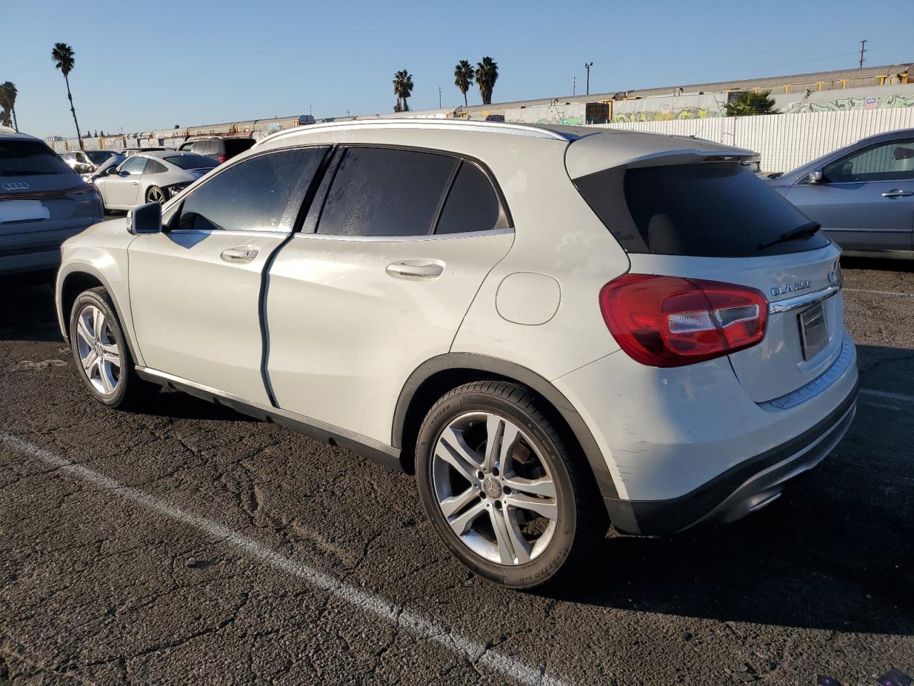 VIN WDCTG4GB1GJ262664 2016 MERCEDES-BENZ GLA-CLASS no.2