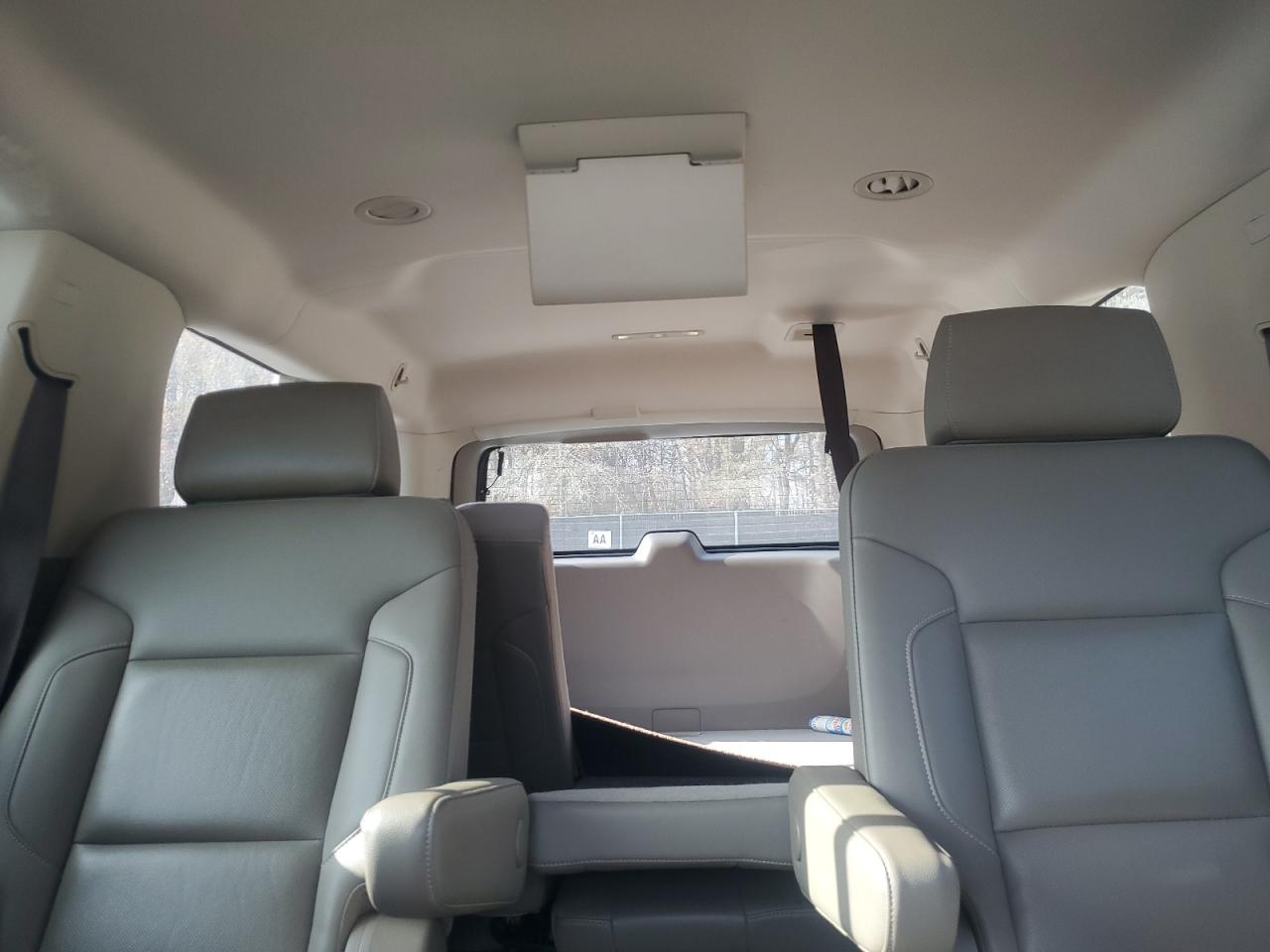 2017 Chevrolet Suburban - Image 10