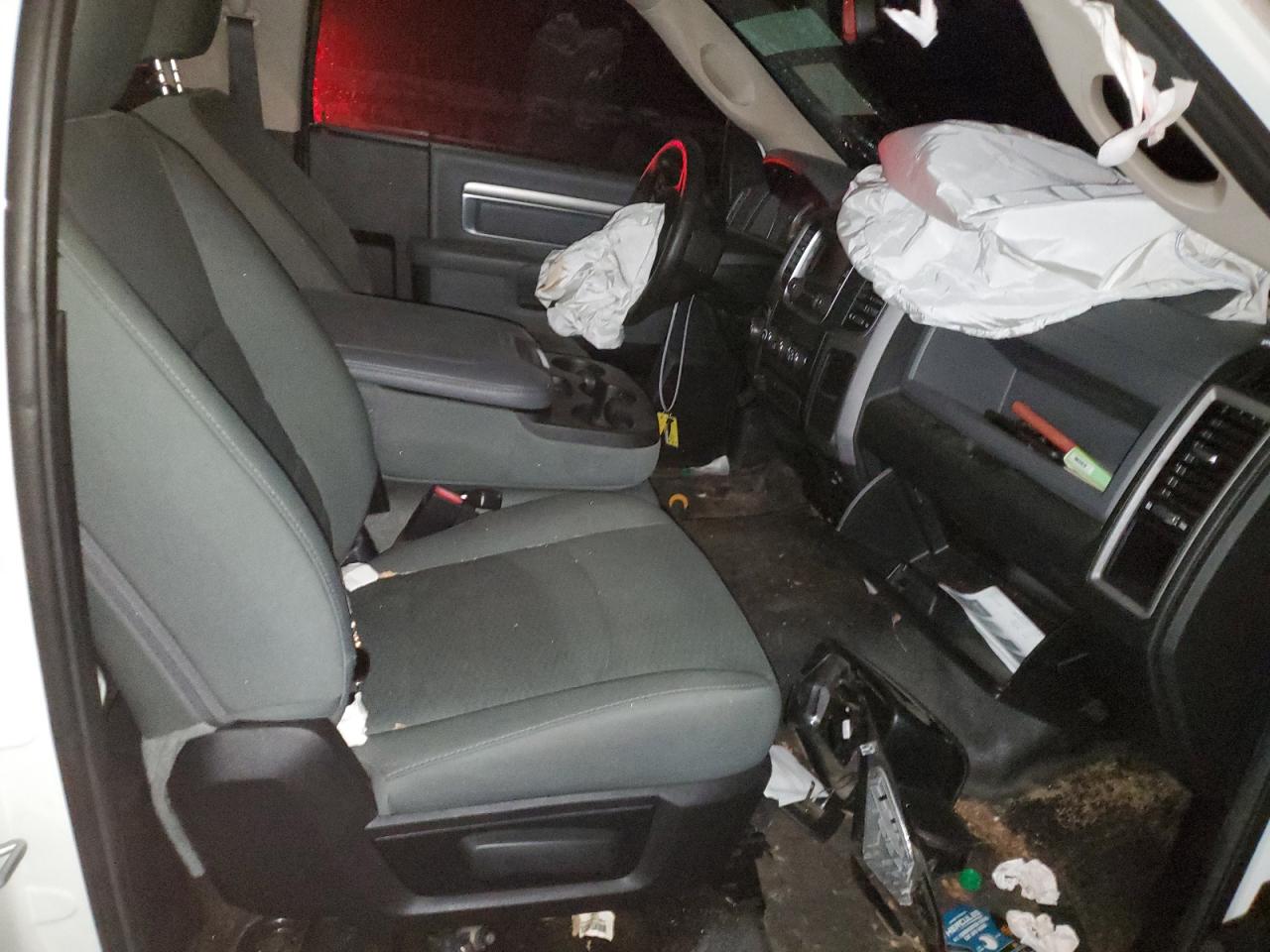 2016 RAM 1500 - Image 10