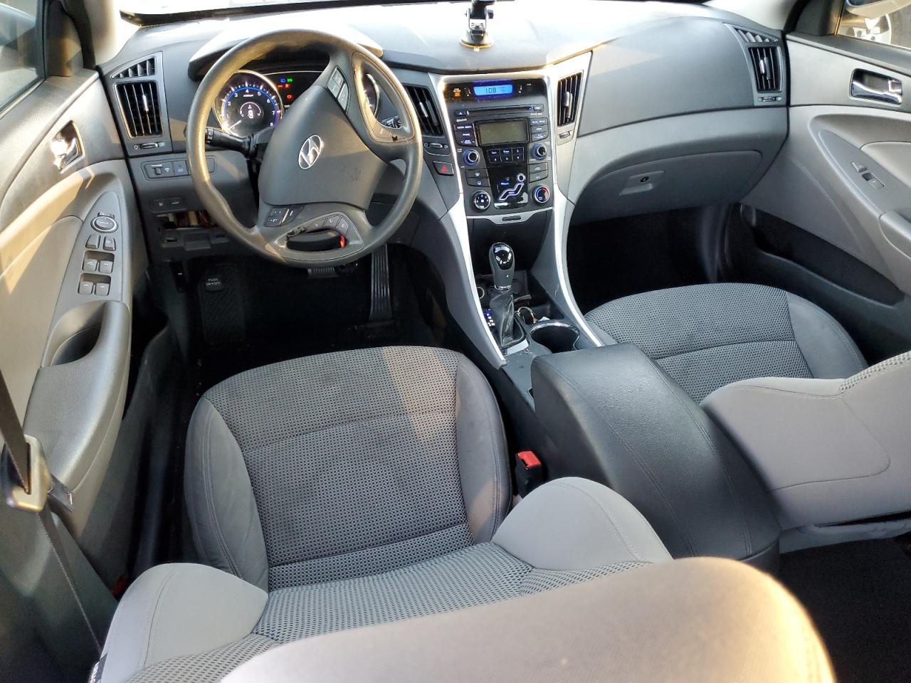 2012 Hyundai Sonata - Image 8