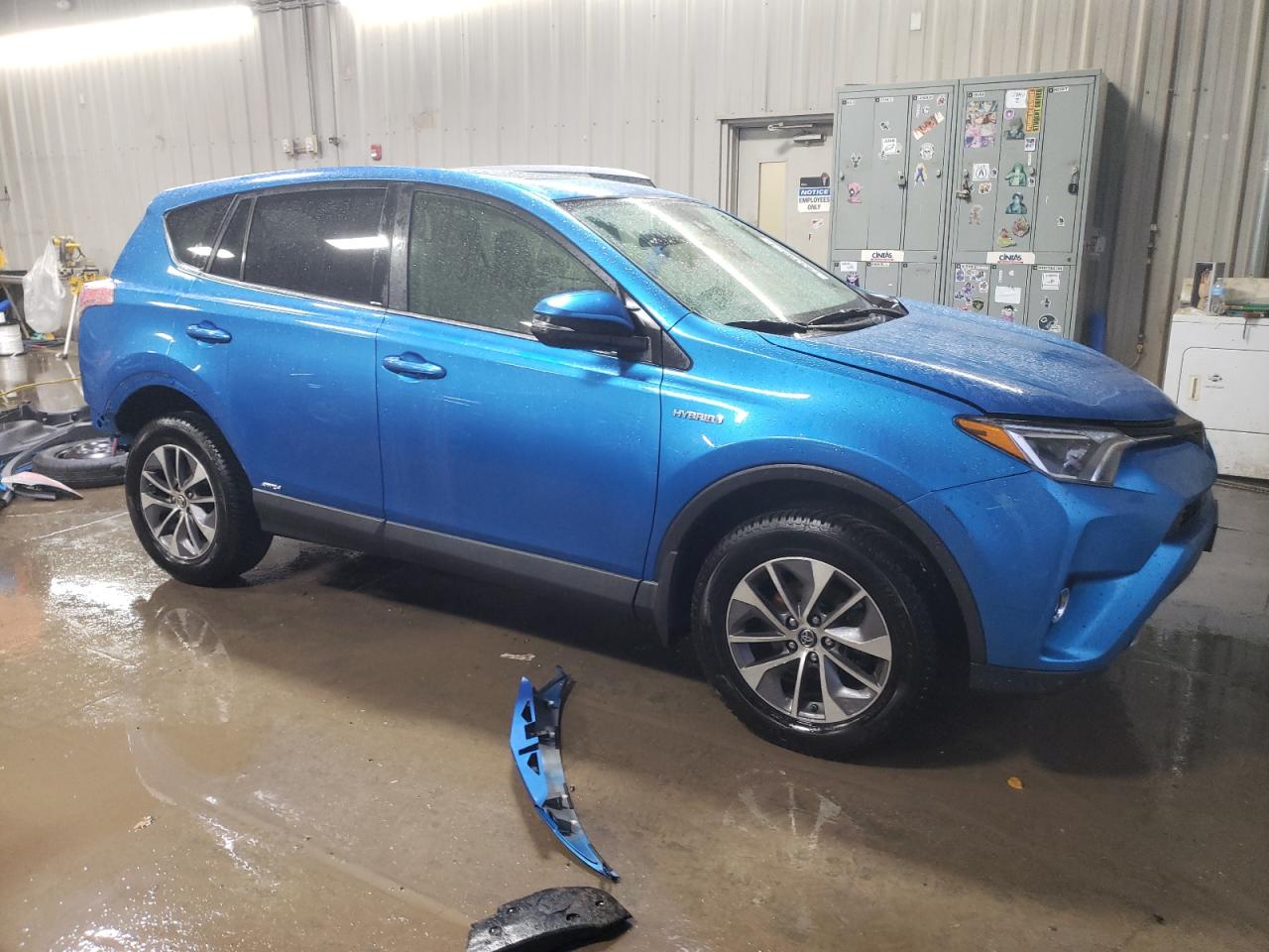 VIN JTMRJREV0HD079073 2017 TOYOTA RAV4 no.4