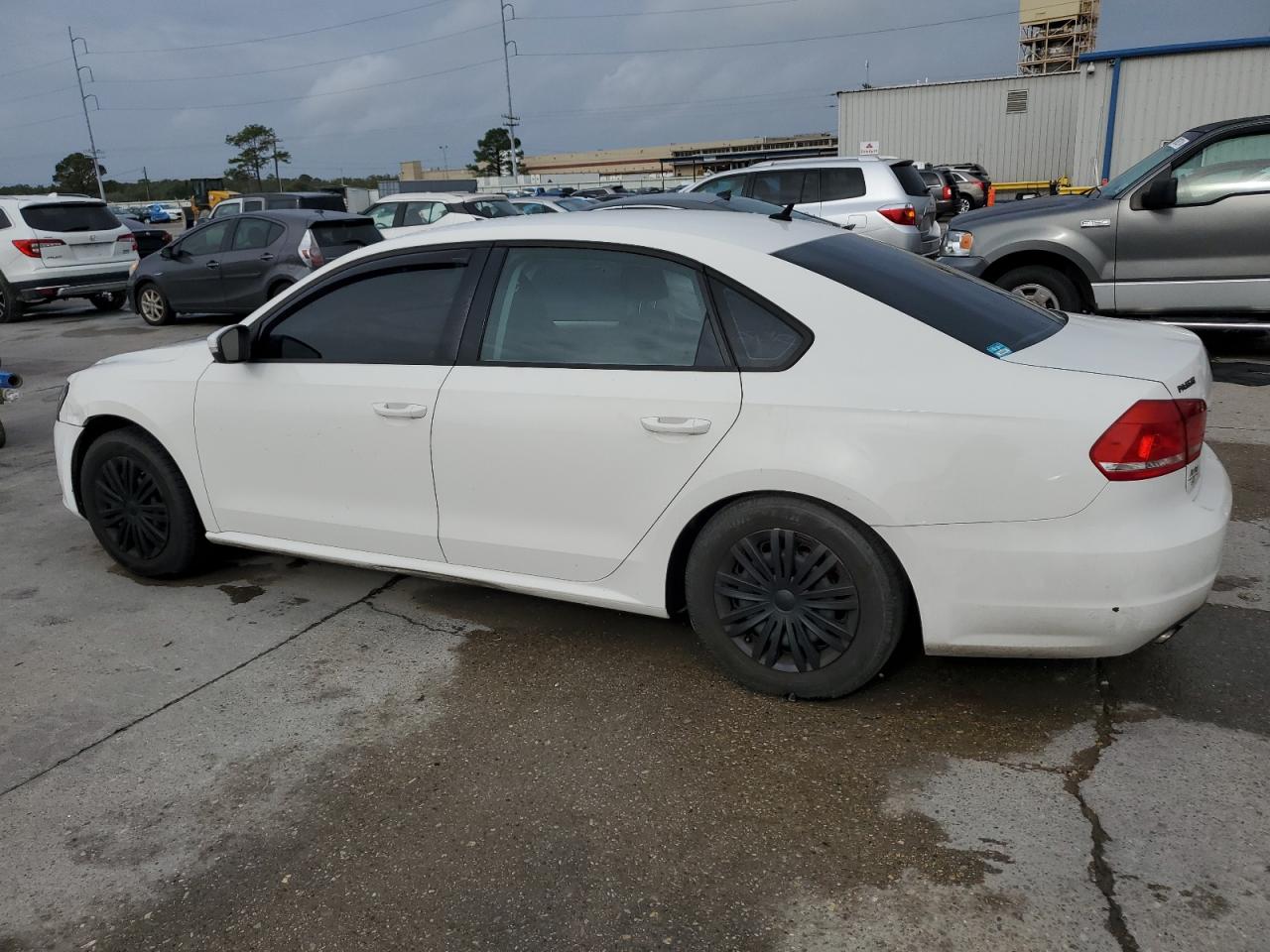 2015 Volkswagen Passat - Image 2