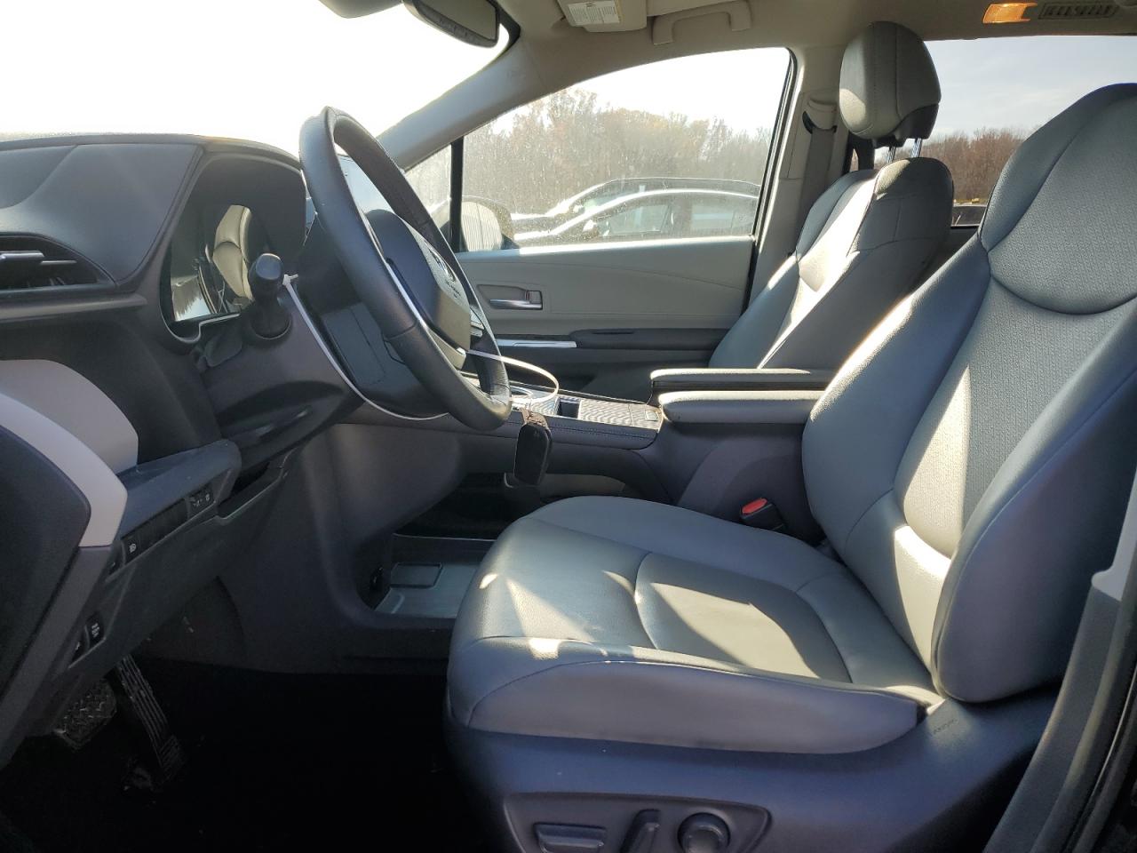 2021 Toyota Sienna - Image 7
