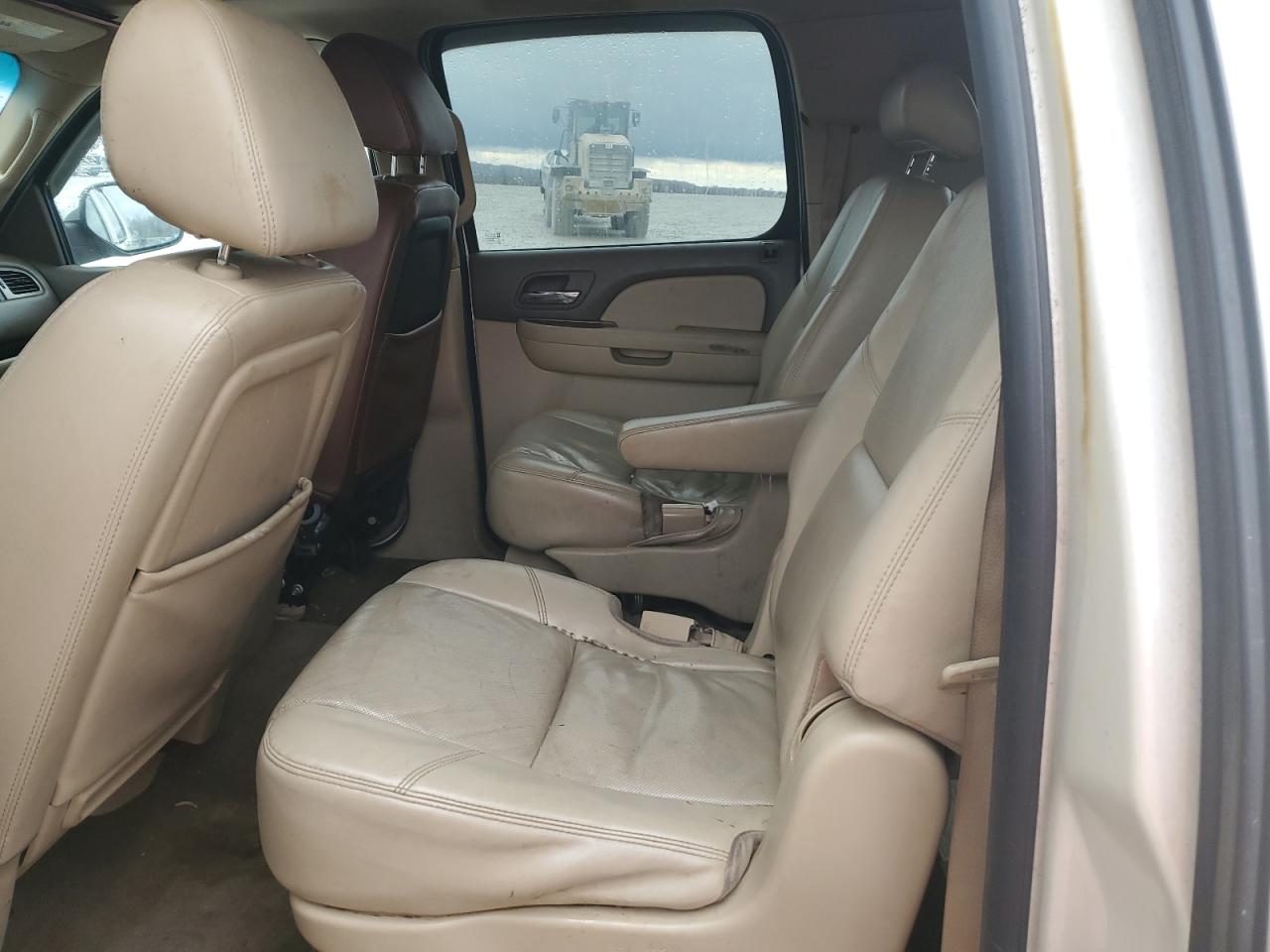 2009 Chevrolet Suburban - Image 11