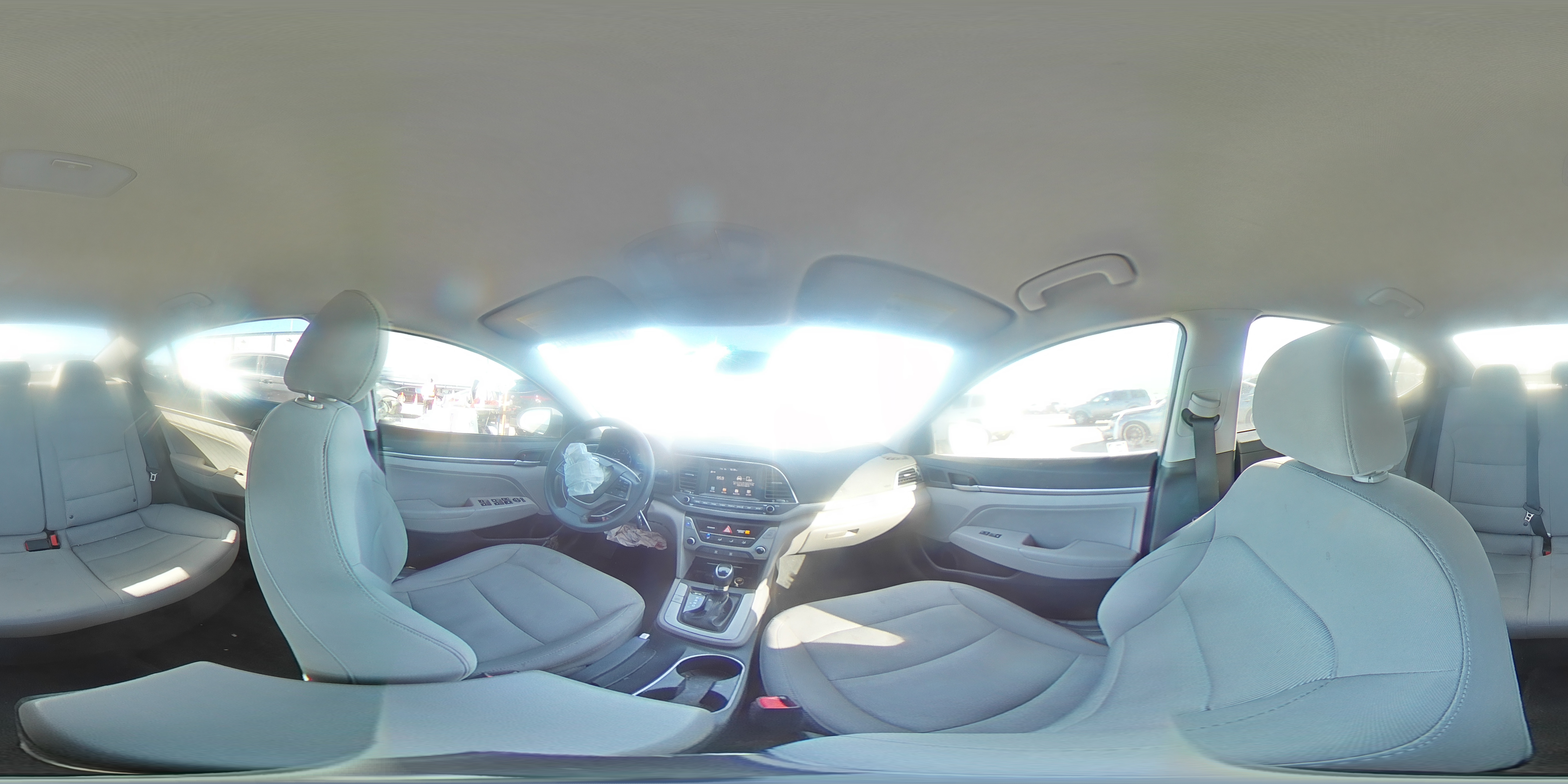 2018 Hyundai Elantra - Image 12