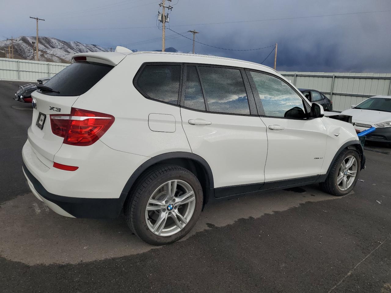 VIN 5UXWZ7C39H0V91454 2017 BMW X3 no.3