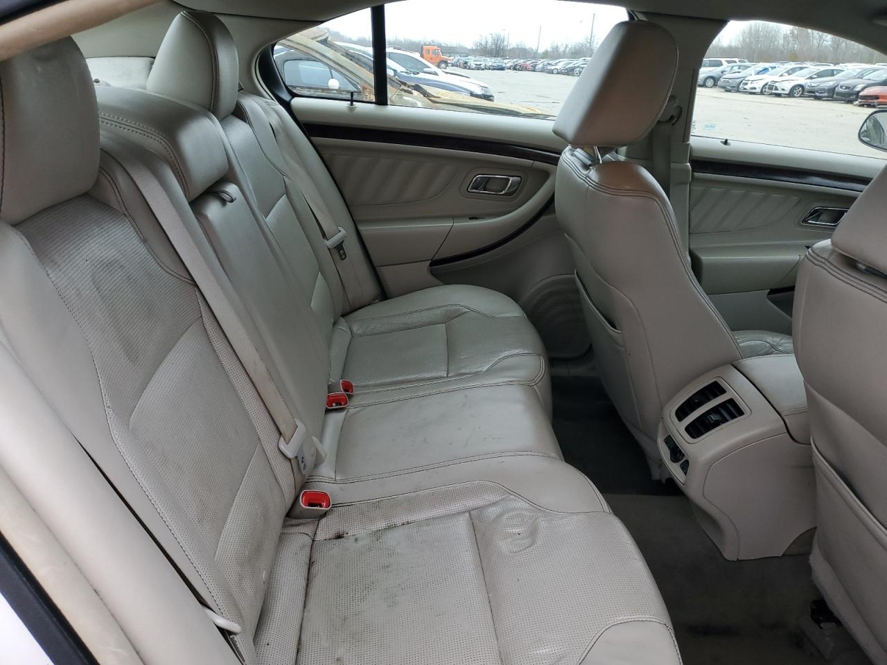 2011 Ford Taurus - Image 10