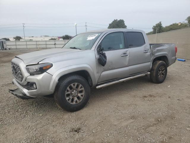 Пікапи TOYOTA TACOMA 2016 Сріблястий