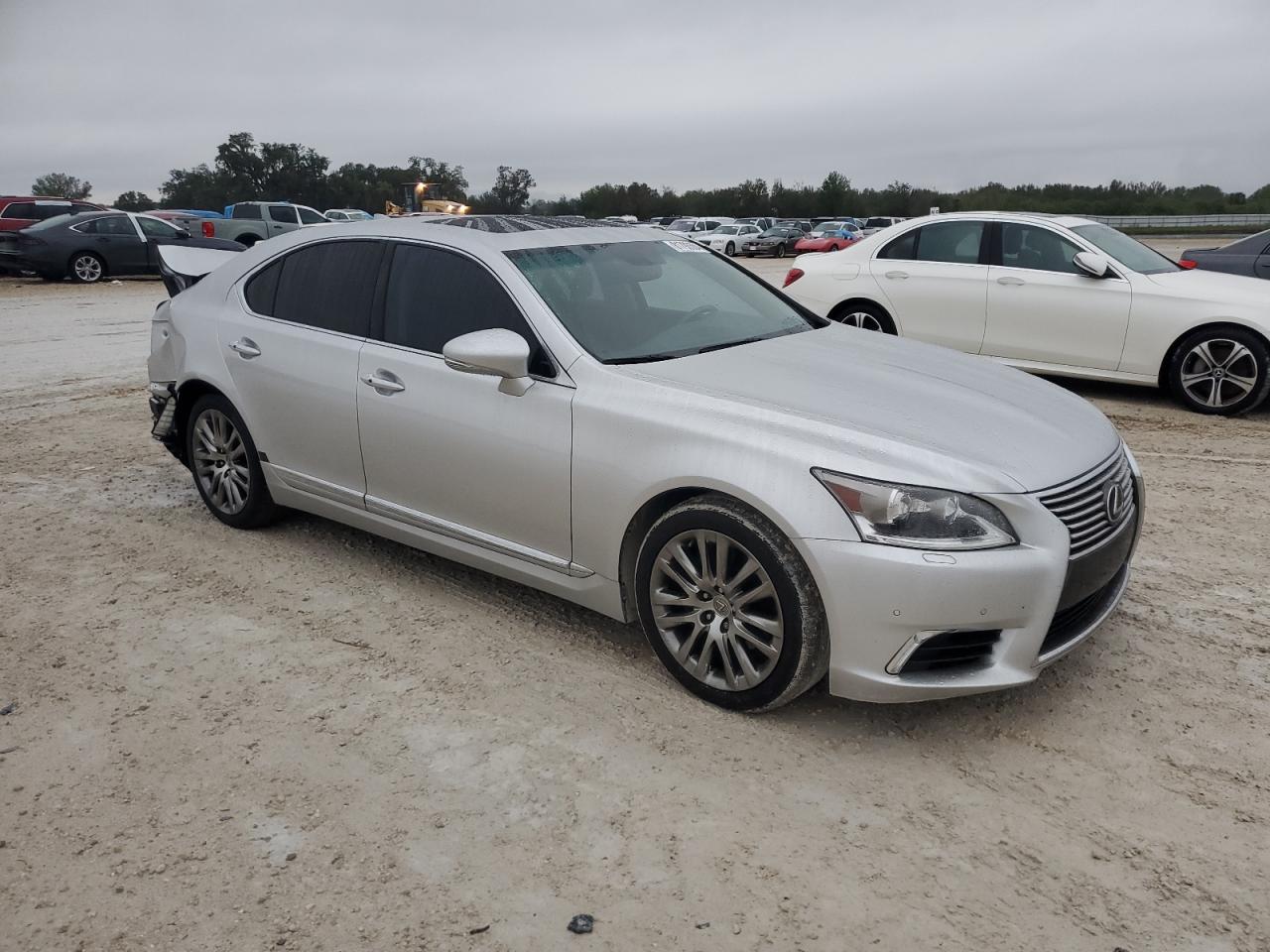 2015 Lexus LS - Image 4