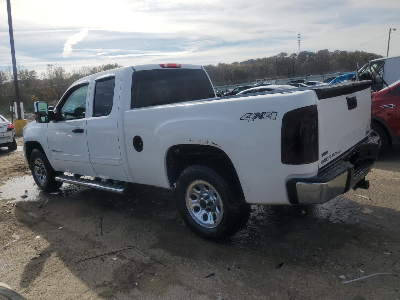 2011 GMC Sierra - Image 2