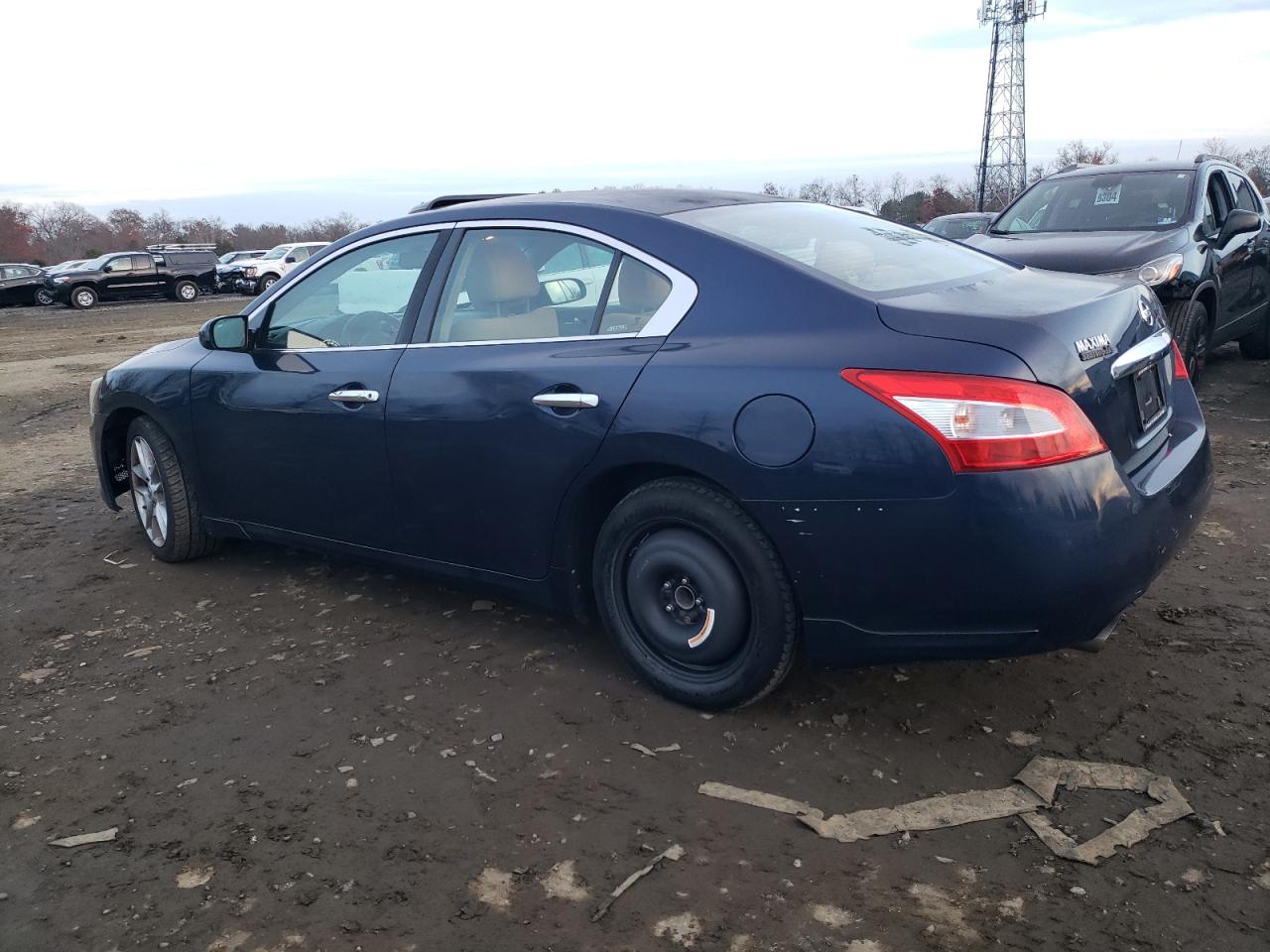 2010 Nissan Maxima - Image 2