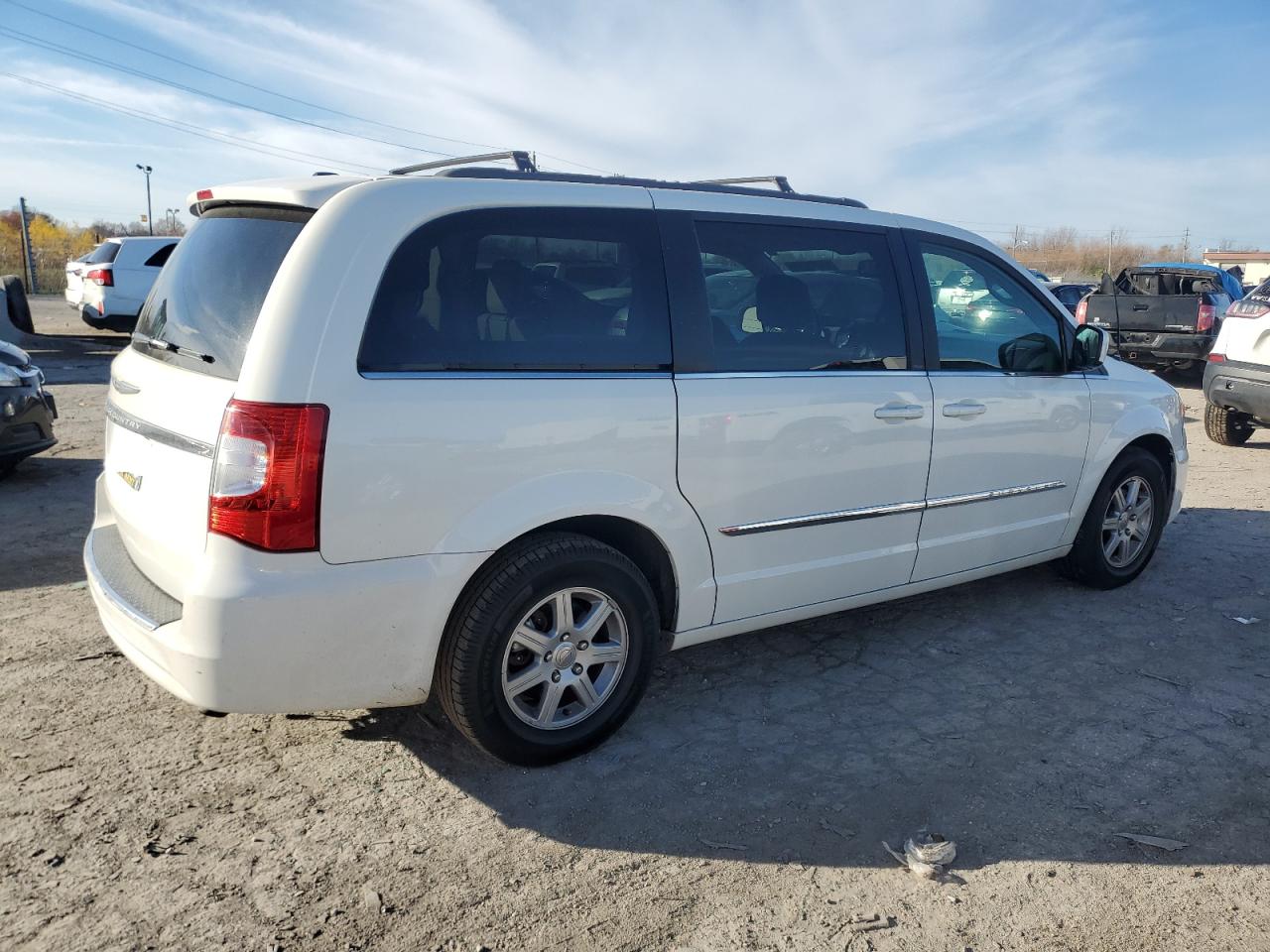 2013 Chrysler Town & Country - Image 3
