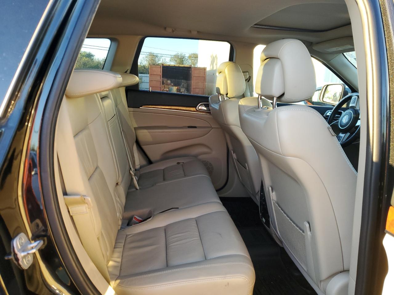 2012 Jeep Grand Cherokee - Image 10
