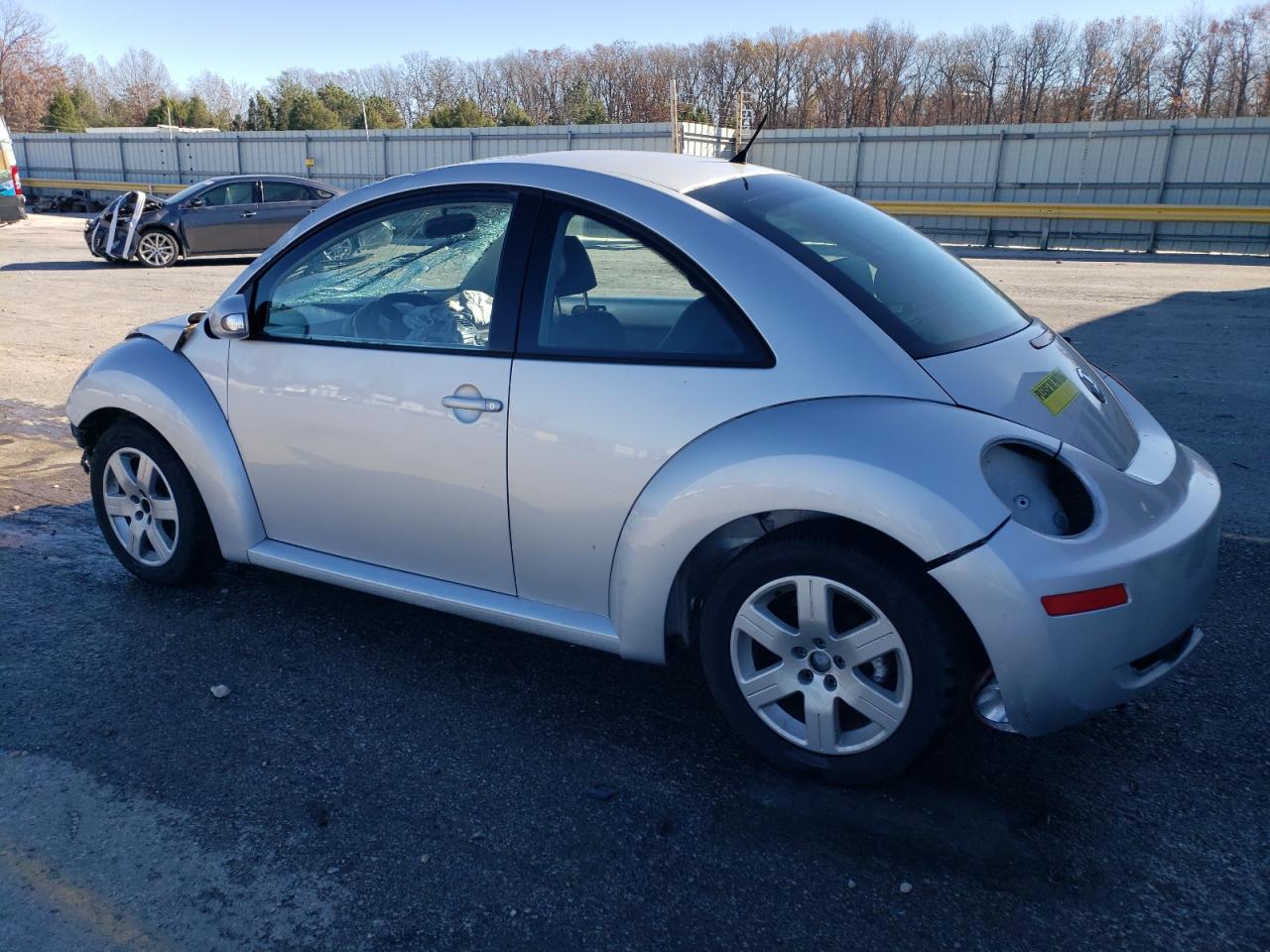 2007 Volkswagen Beetle - Image 2