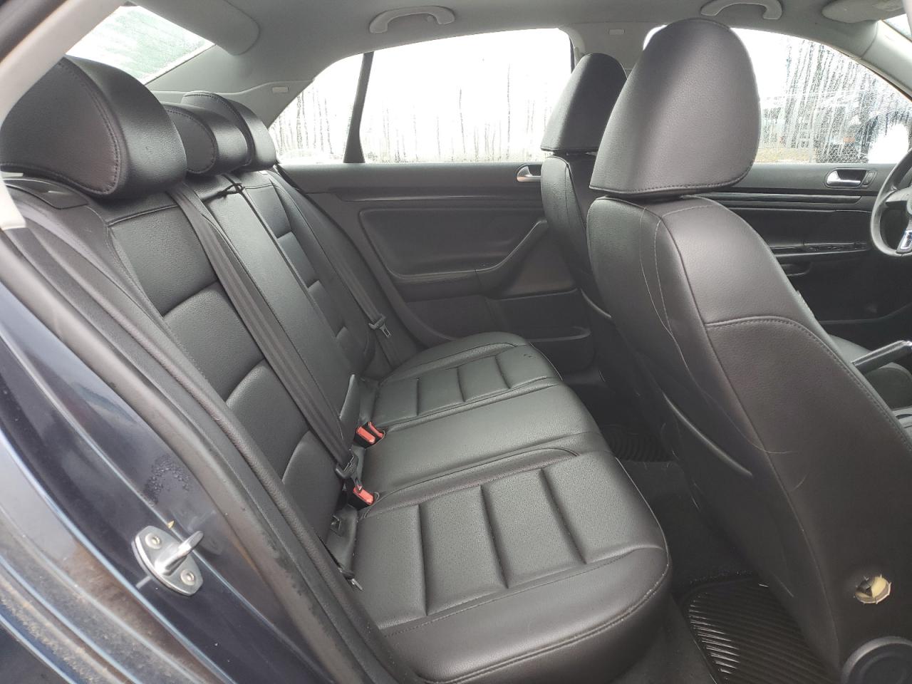 2010 Volkswagen Jetta - Image 10