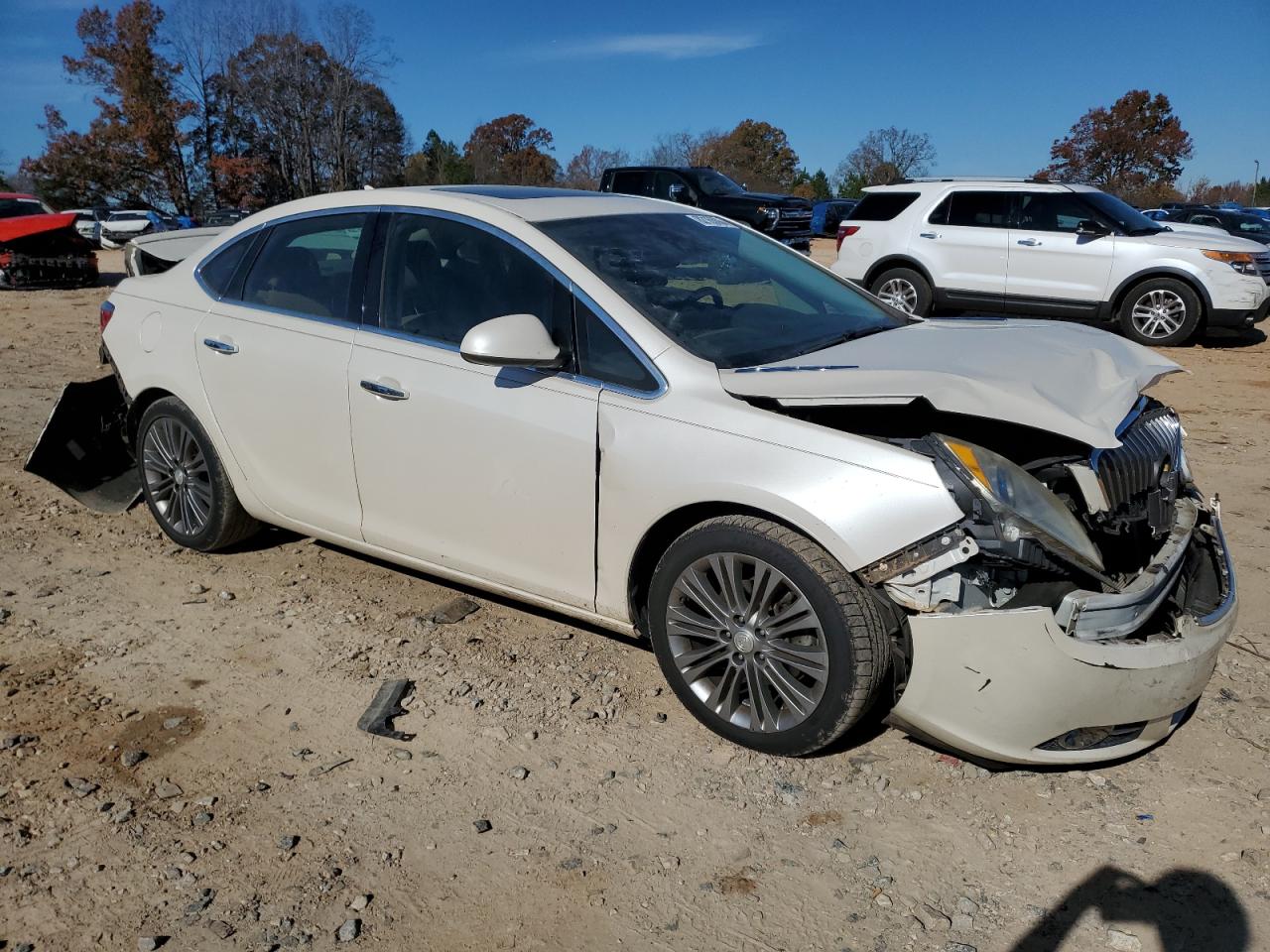 VIN 1G4PS5SKXE4102552 2014 BUICK VERANO no.4