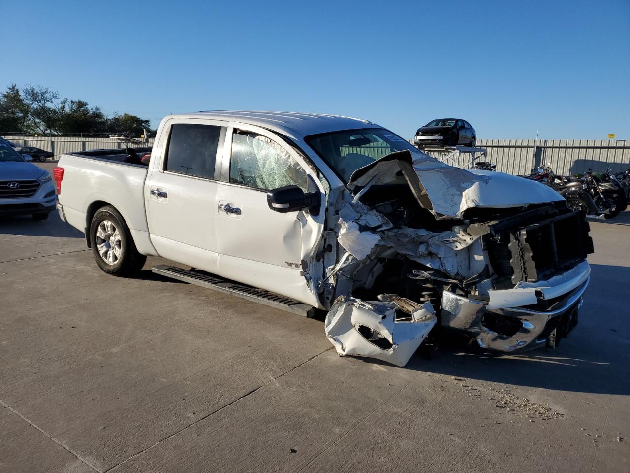 2017 Nissan Titan - Image 4