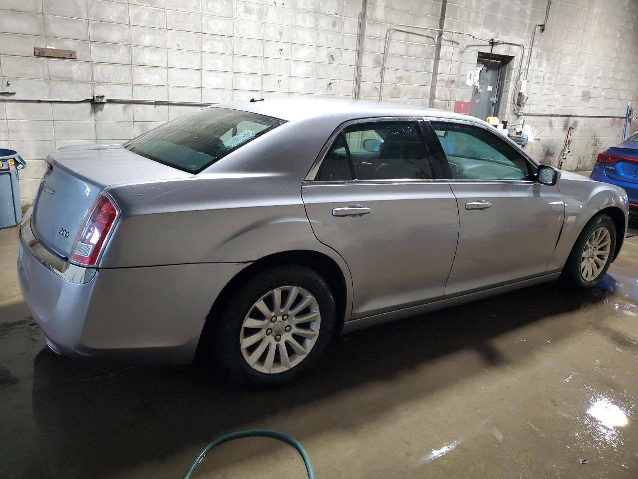 VIN 2C3CCAAG0DH698931 2013 CHRYSLER 300 no.3