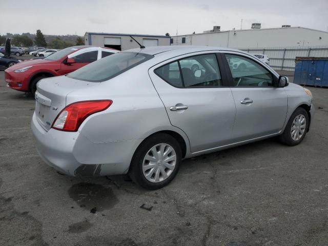  NISSAN VERSA 2012 Серебристый