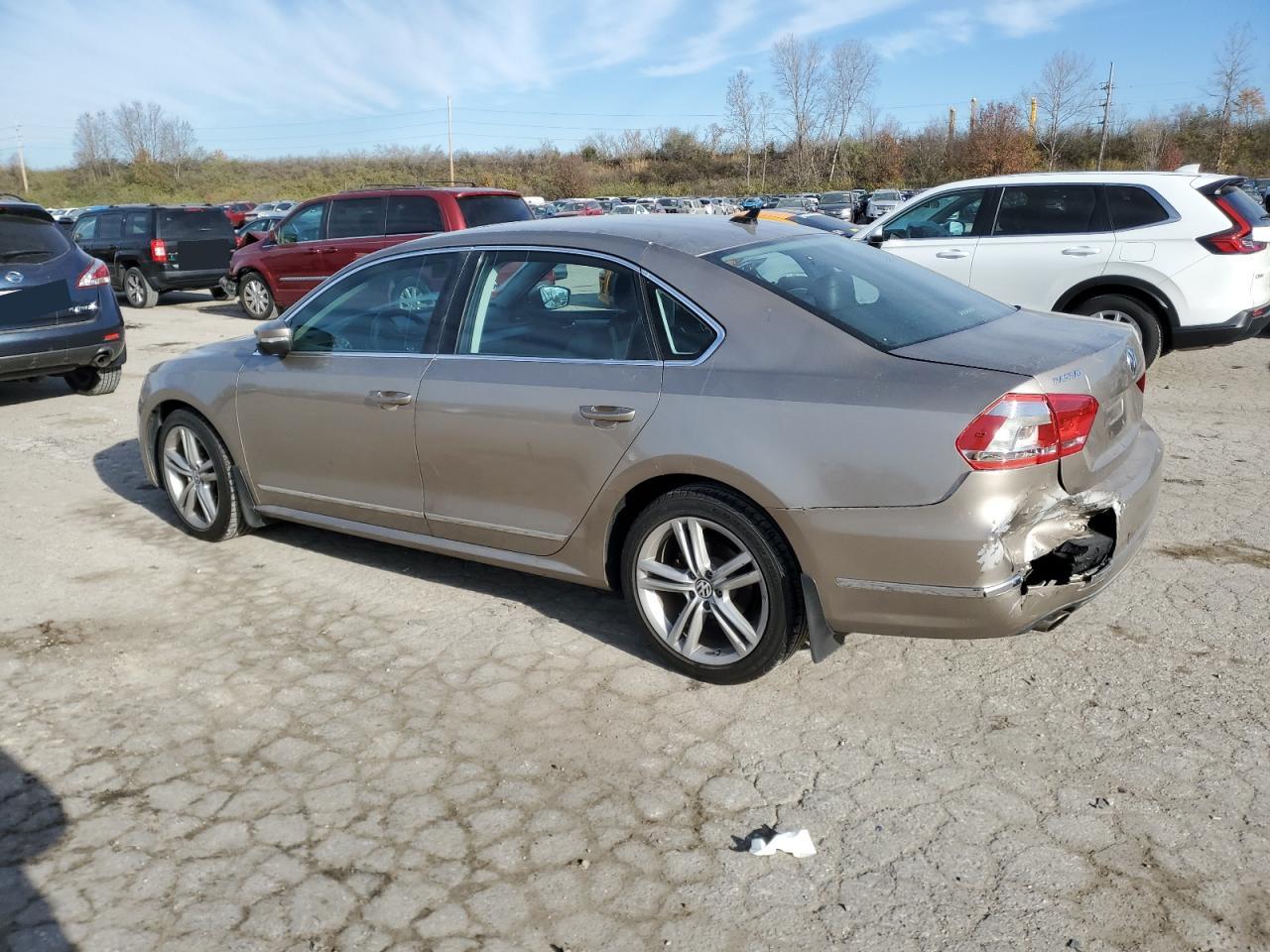 2015 Volkswagen Passat - Image 2