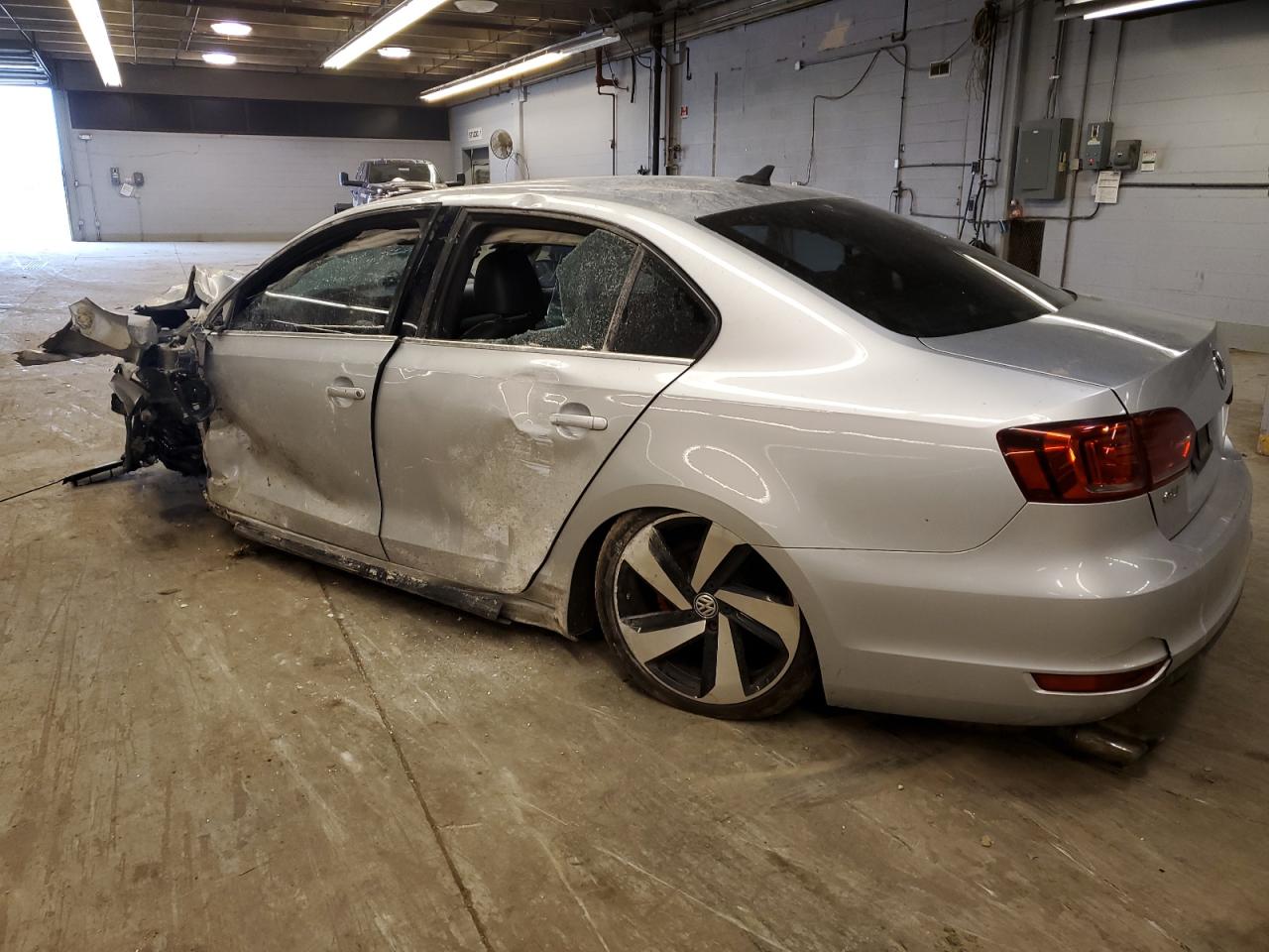 2014 Volkswagen Jetta - Image 2