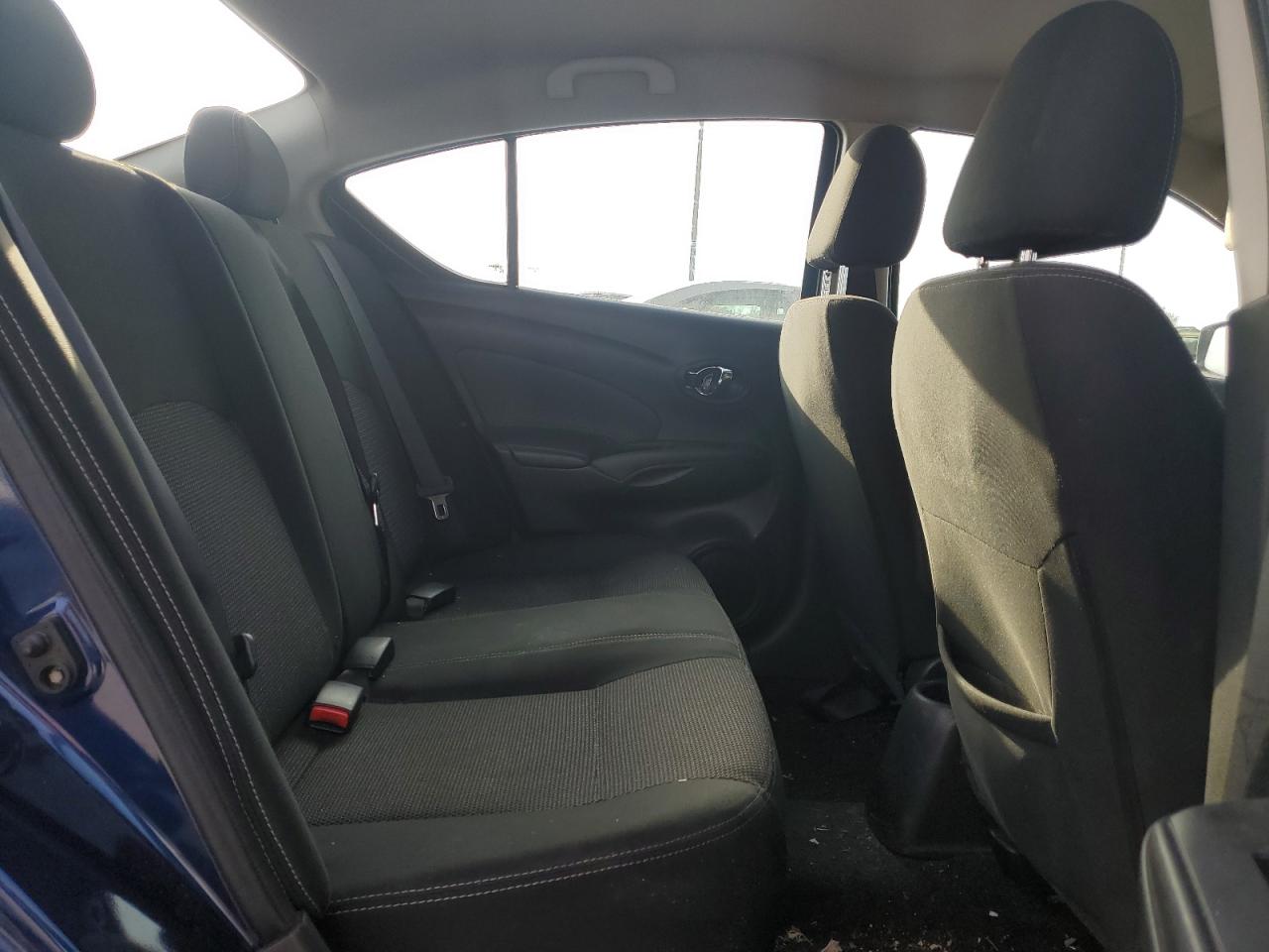 2018 Nissan Versa - Image 10