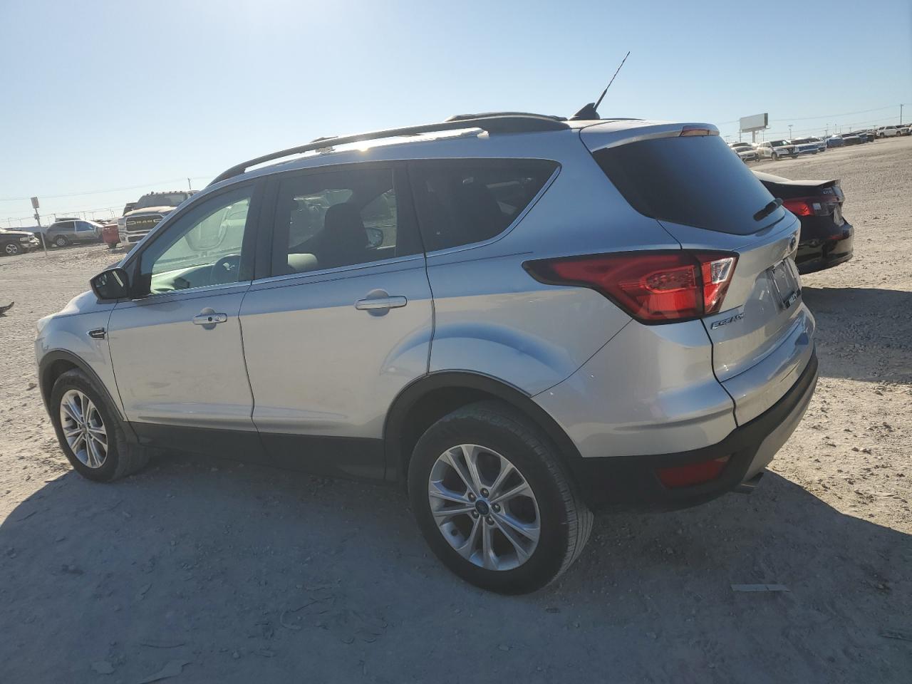 VIN 1FMCU9GD3KUA23441 2019 FORD ESCAPE no.2