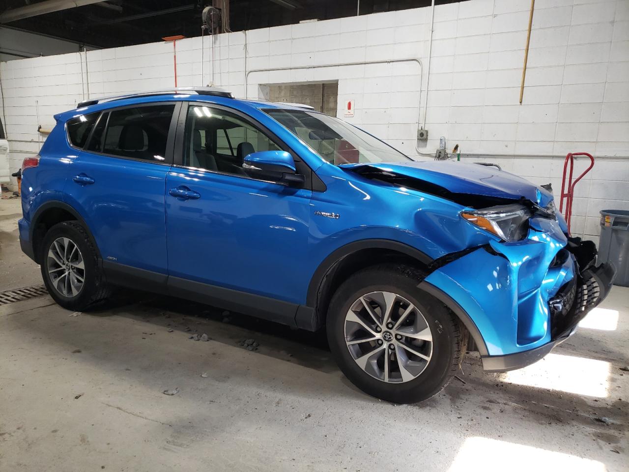 VIN JTMRJREV7GD058445 2016 TOYOTA RAV4 no.4