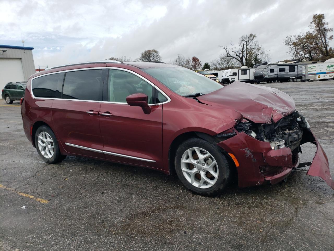 2017 Chrysler Pacifica - Image 4