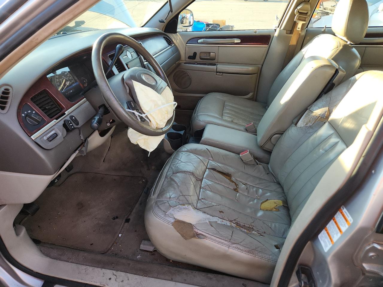 2003 Lincoln Town Car Executive VIN: 1LNHM81W73Y606681 Lot: 93629705