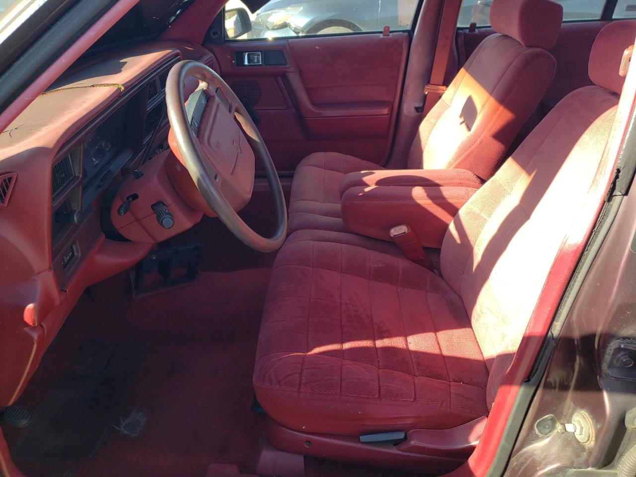 1993 Dodge Spirit VIN: 3B3XA46K9PT640136 Lot: 92530285