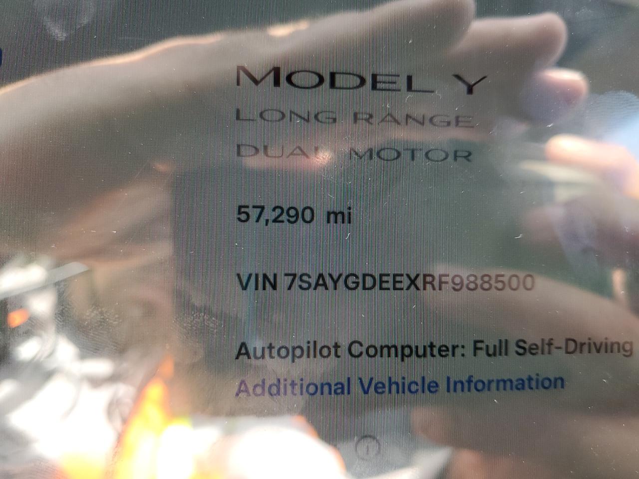 2024 Tesla Model Y VIN: 7SAYGDEEXRF988500 Lot: 90643565