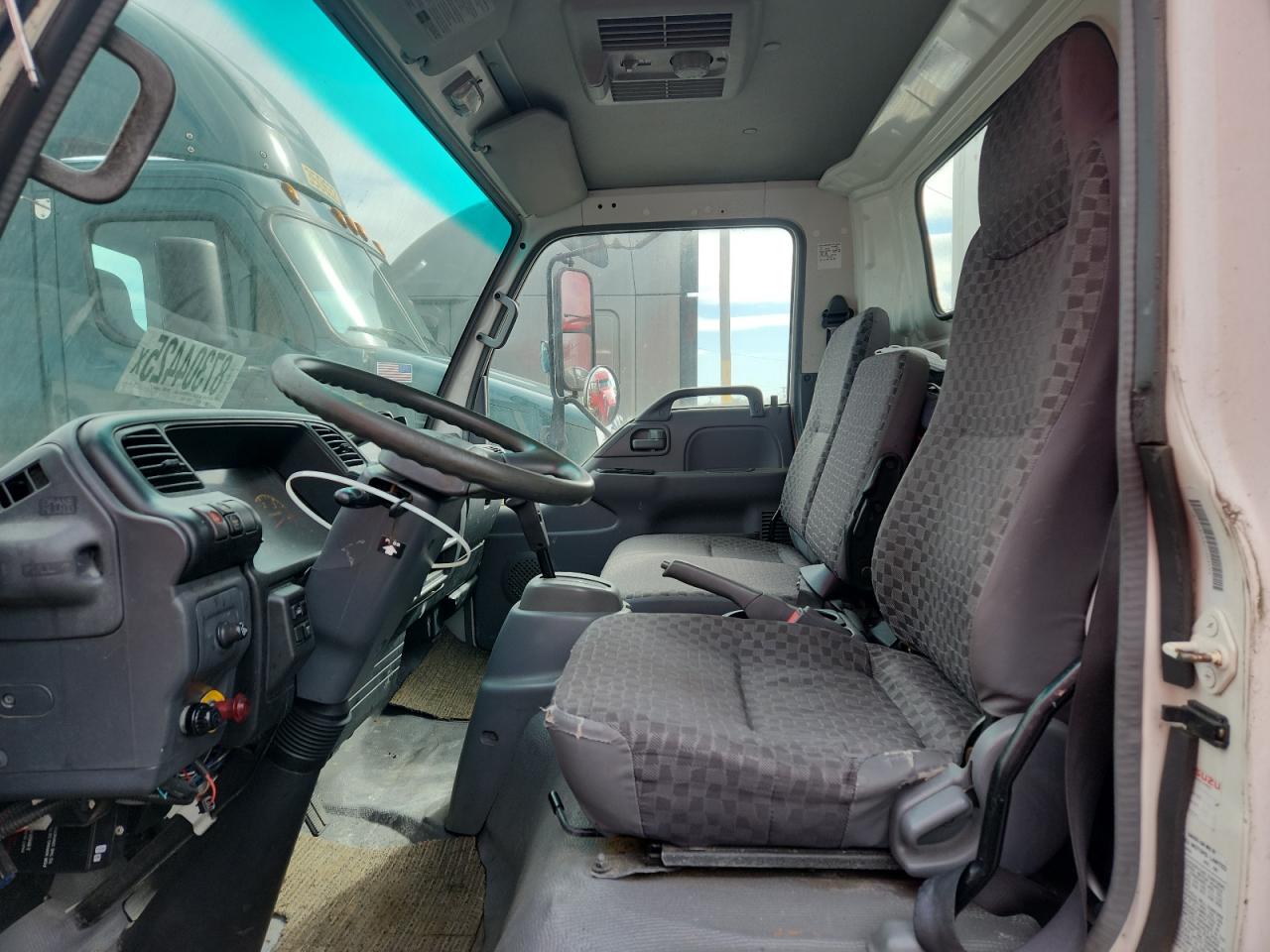 2007 Isuzu Npr Box Truck VIN: JALE5B16077300997 Lot: 87304425