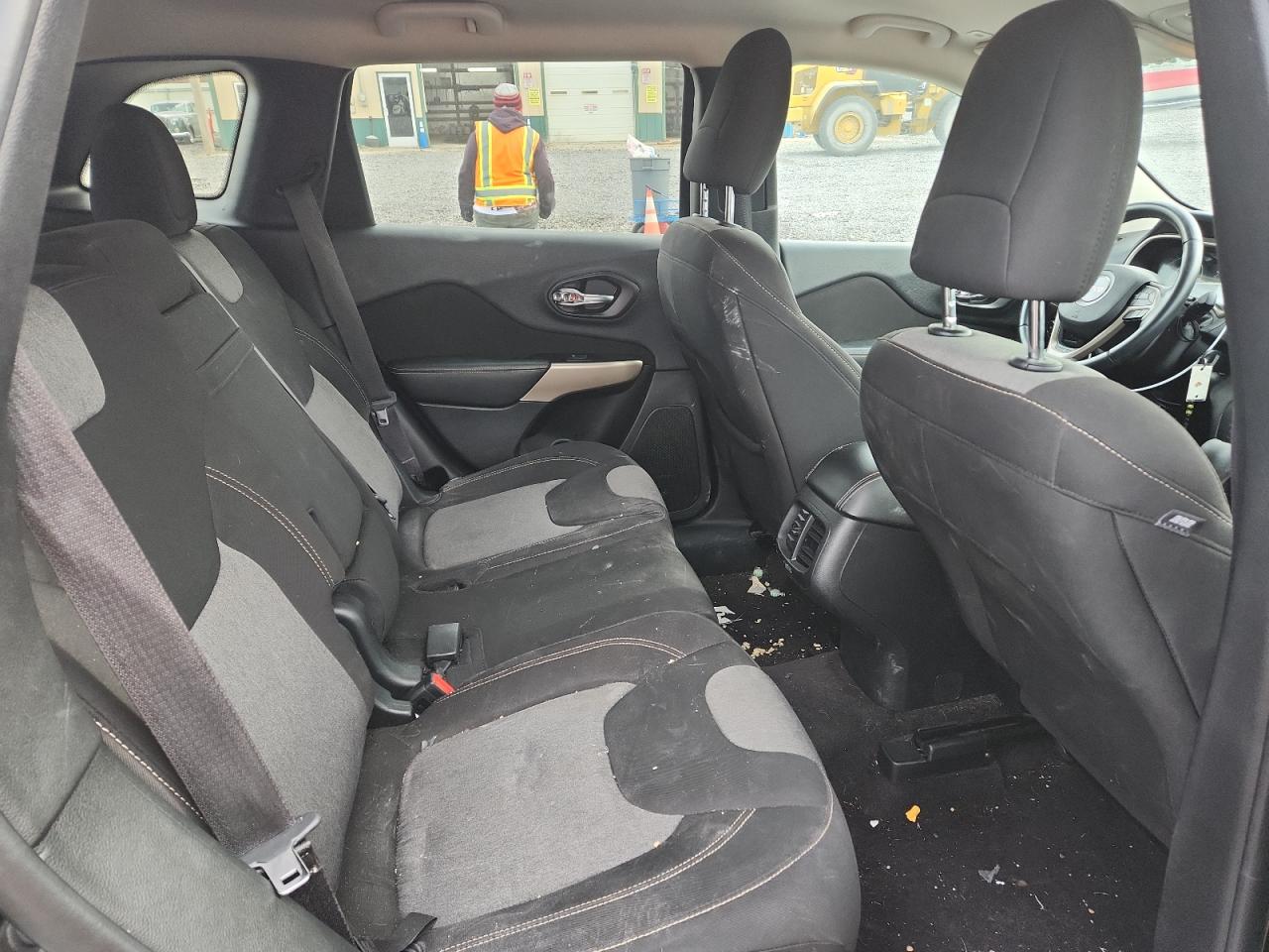 2018 Jeep Cherokee Latitude VIN: 1C4PJLCB1JD553518 Lot: 92485005