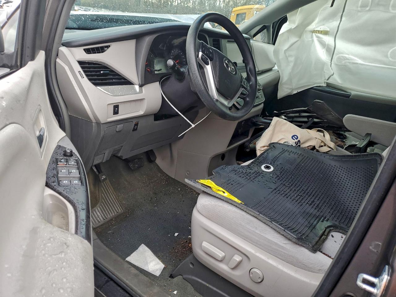 2016 Toyota Sienna Le VIN: 5TDKK3DC9GS710420 Lot: 94403445