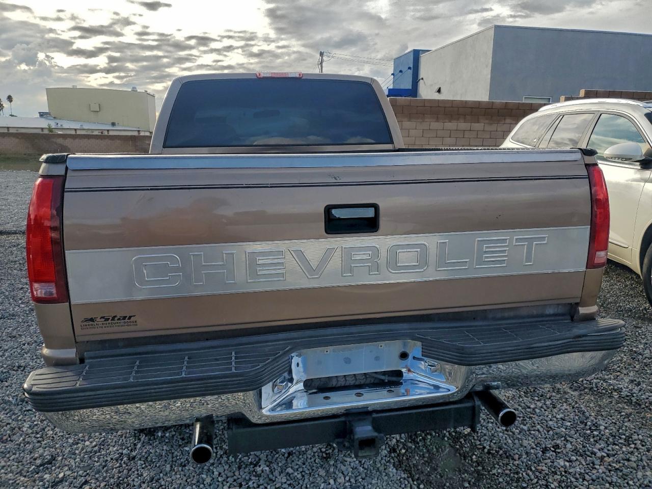 1997 Chevrolet Gmt-400 K1500 VIN: 2GCEK19R3V1142202 Lot: 93879455