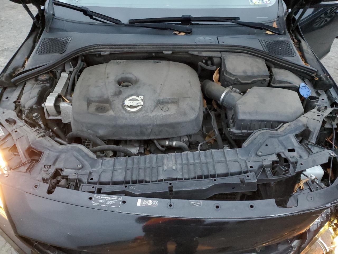 2015 Volvo S60 Premier VIN: YV126MFB1F1305110 Lot: 93272825