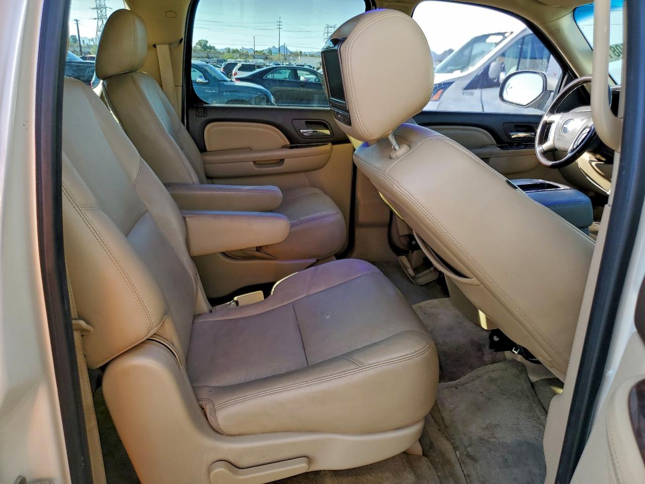 2011 GMC Yukon Xl Denali VIN: 1GKS2MEF6BR399992 Lot: 94740815