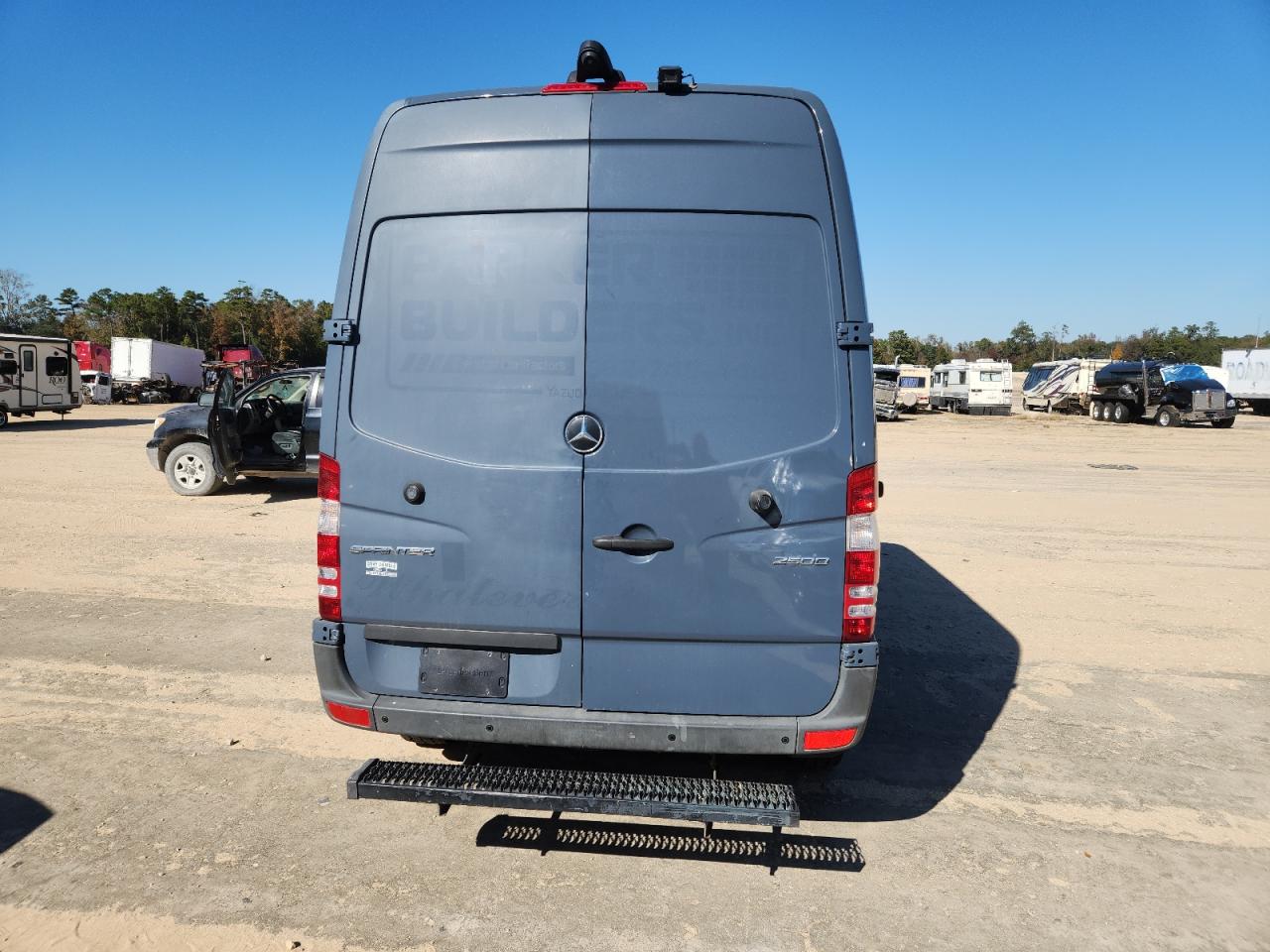 2018 Mercedes Benz Sprinter 2500 Delivery Van VIN: WD3PE7CD0JP636346 Lot: 92024805